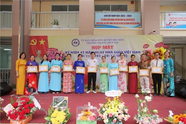 Họp mặt kỷ niệm 42 năm ngày Nhà giáo Việt Nam (20/11/1982 - 20/11/2024)