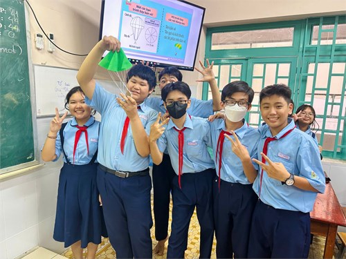 STEM Tạo dù lượn k8 ngày 23/9/2024- Thầy Tuấn