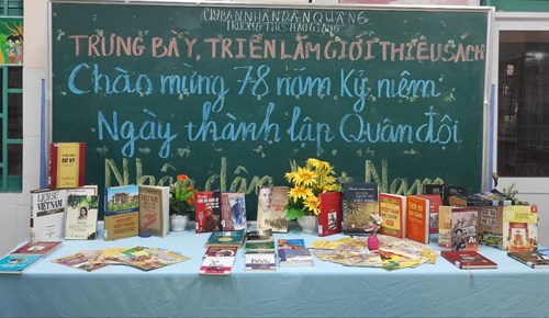 Trưng bày triễn lãm giới thiệu sách.