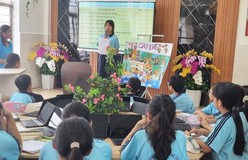Tiết  học Ngữ văn tại thư viện thông minh