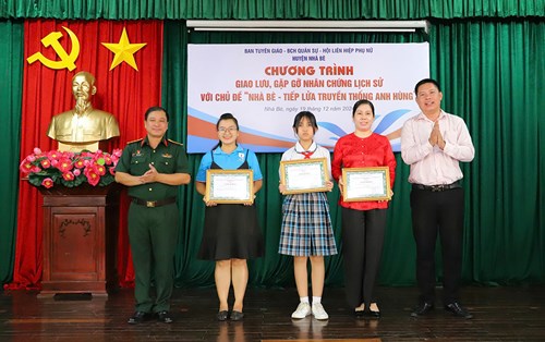 Giải Nhì cuộc thi viết     Những tượng đài bất tử    