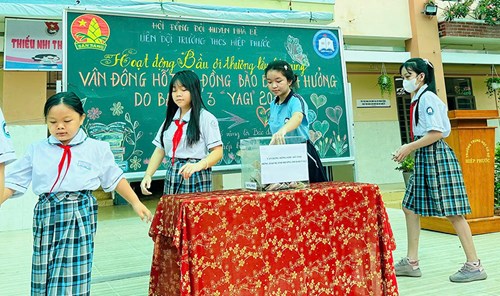 Trường THCS Hiệp Phước quyên góp giúp đồng bào chịu thiệt hại bởi bão Yagi
