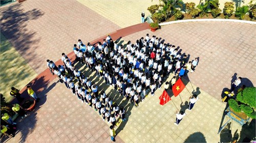 Học tập ngoại khóa và Lễ kết nạp Đoàn viên mới cho học sinh khối 9 năm học 2023 - 2024