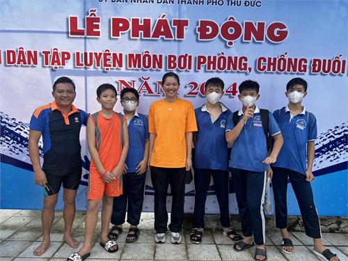 Hưởng ứng cuộc vận động toàn dân tập luyện môn Bơi phòng chống đuối nước 2024.