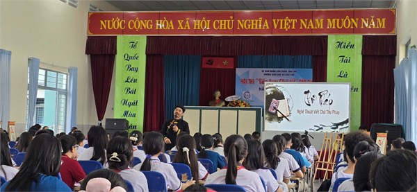 Học sinh trường THCS Hùng Vương tham gia hội thi Văn Hay Chữ Tốt cấp Quận!