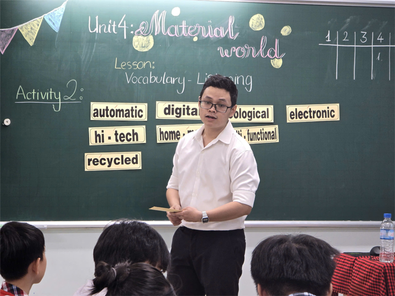 Thao giảng chuyên đề tháng 11/2024 - English 8 - Unit 4 - Material World (Giáo viên: Thầy Nguyễn Bảo)