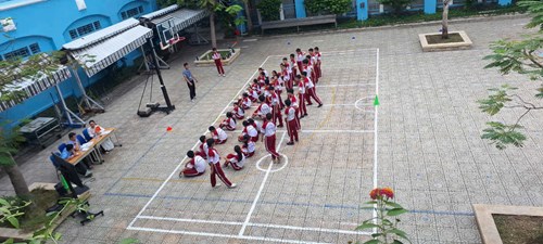Giáo viên giỏi cấp trường - Giáo dục thể chất 7 - Chủ đề: Chạy cự ly ngắn 100m (Giáo viên: Thầy Nguyễn Thanh Chung)