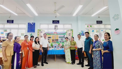 Đón đoàn Đảng ủy - Ủy ban nhân dân - Ủy ban Mặt trận tổ quốc Việt Nam Phường 3 và các đoàn thể Phường 3 đến thăm và chúc mừng ngày Nhà Giáo Việt Nam 20/11