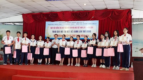 2 giải I, 2 giải II, 1 giải III, 4 giải Khuyến khích tại hội thi   Nét vẽ xanh  lần thứ XXVII