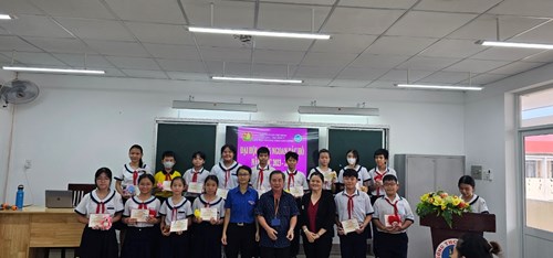 Đại hội cháu ngoan bác hồ năm học 2023-2024
tuyên dương gương đội viên tiêu biểu năm học 2023-2024