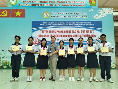 Chúc mừng em Nguyễn Nhã Vy lớp 9/6 đạt giải giải toán trên máy tính cấp quận