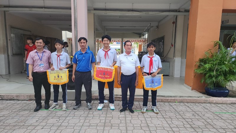 CLB Đồng diễn võ thuật Vovinam của trường Trung học cơ sở Lê Lai.