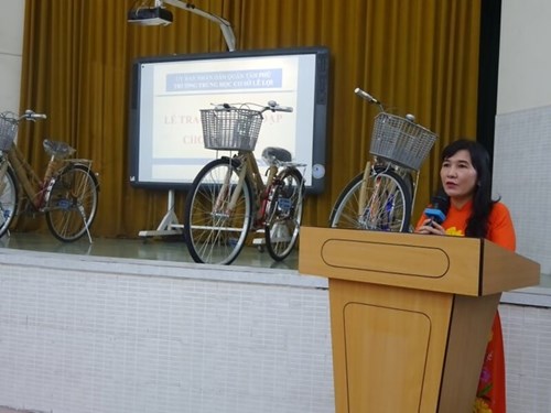 Trao tặng xe đạp cho học sinh có hoàn cảnh khó khăn- NH 2022-2023