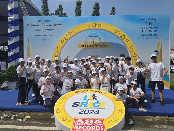 <a href="/van-the-my/truong-thcs-linh-dong-tham-gia-giai-chay-s-race-tp-hcm-2024/ct/59477/673712">Trường THCS Linh Đông tham gia Giải chạy S-Race TP<span class=bacham>...</span></a>