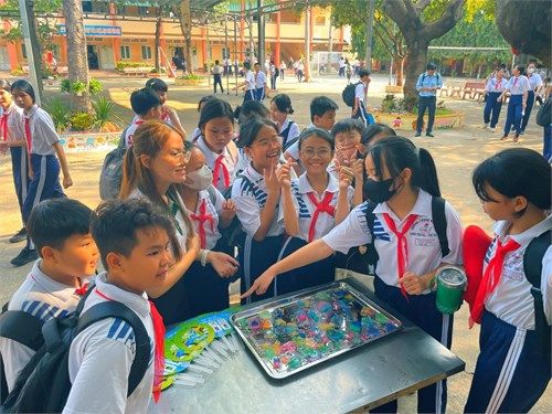 Giờ Chơi Trải Nghiệm Sáng Tạo Với Chủ Đề:”Rác Tái Sinh - Trí Tuệ Xanh”