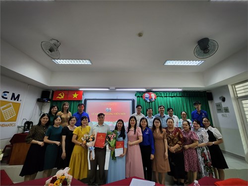 Lễ kết nạp đảng viên chi bộ trường thcs lữ gia