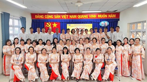Hội nghị viên chức, người lao động trường thcs nguyễn ảnh thủ