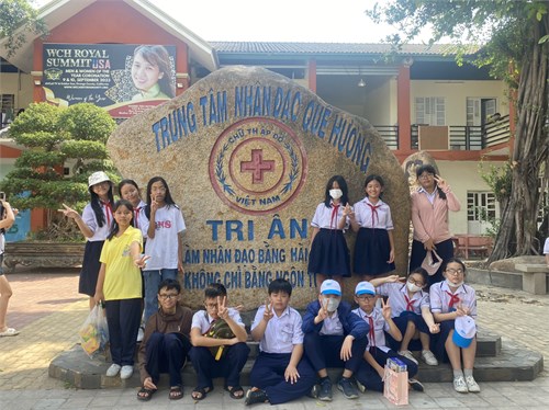 Chương trình hoạt động ngoại khóa thăm và tặng quà tại mái ấm nhân đạo Quê hương