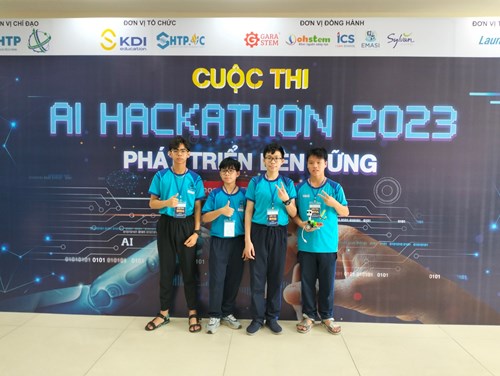 Học sinh tham gia cuộc thi ai hackthon 2023 phát triển biền vững năm học 2023-2024