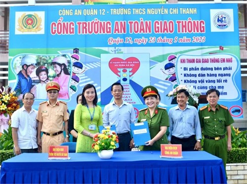Công an Quận 12 ký kết Chương trình phối hợp thực hiện mô hình “cổng trường an toàn giao thông 