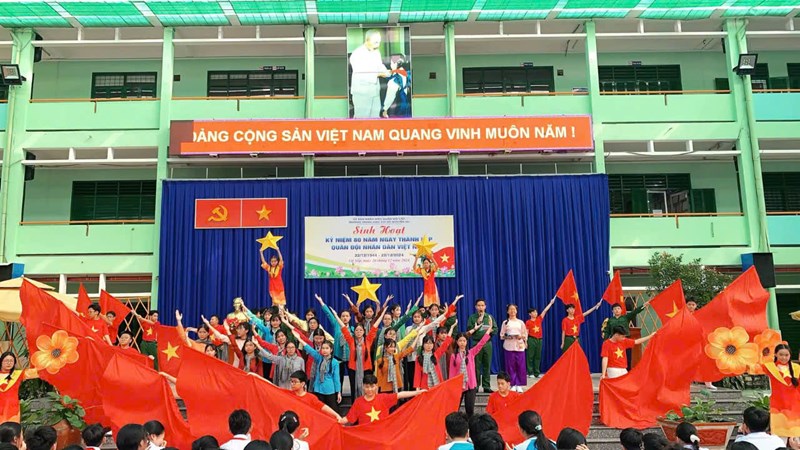 Sáng ngày 20/12/2024 trường THCS Nguyễn Du tổ chức lễ kỷ niệm 80 năm ngày Quân đội Nhân dân Việt Nam 
🌻🌻(22/12/1944 - 22/12/2024) 🌻🌻