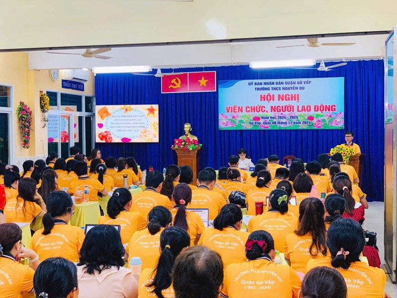 Ngày 8/11/2024 trường THCS Nguyễn Du tổ chức Hội nghị, viên chức người lao động.