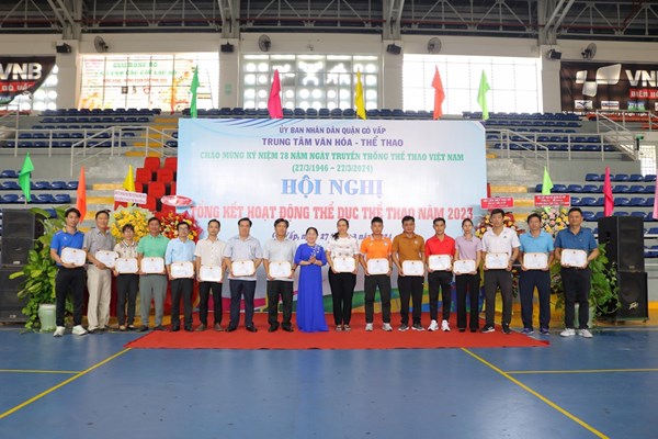 Sáng ngày 27/3/2024 trường THCS Nguyễn Du tham dự lễ tổng kết hoạt động thể dục thể thao