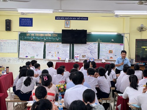 Sáng ngày 04/4/2024 Trường THCS Nguyễn Du thao giảng cấp quận môn CN 7: Tổ chức dạy học STEM - Chủ đề “Kế hoạch nuôi dưỡng chăm sóc vật nuôi trong gia đình”  - Thực hiện tiết thao giảng: giáo viên Nguyễn Minh Nam Em