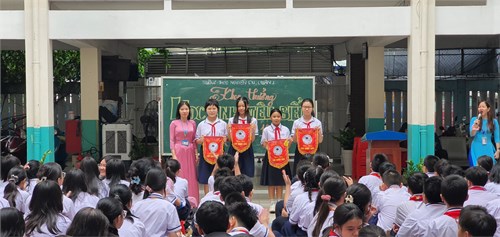 Trường THCS Nguyễn Du khen thưởng các tập thể tháng 9, 10