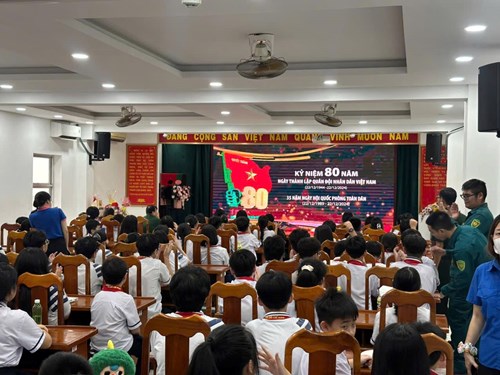 Liên Đội THCS Nguyễn Du giao lưu tham quan tại Ban Chỉ huy Quân sự Quận 1.