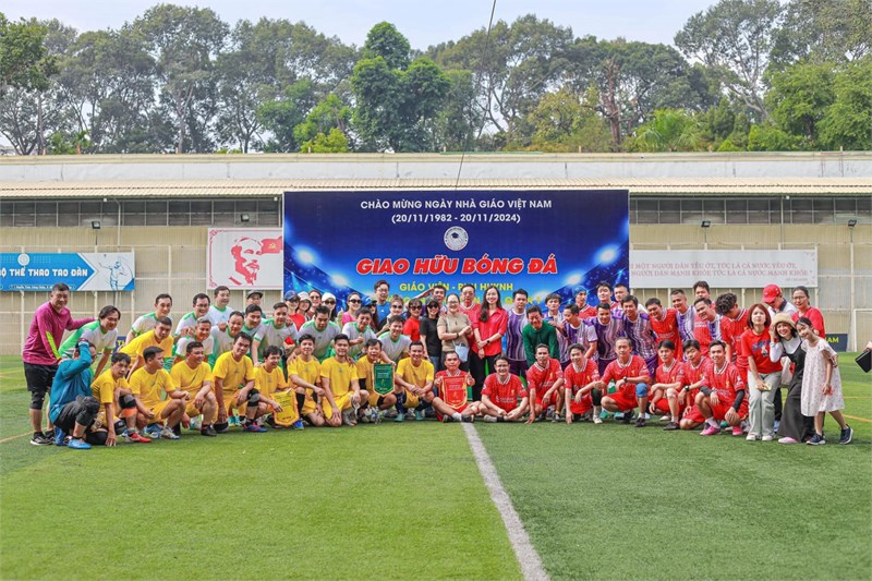 Giao lưu bóng đá giữa giáo viên và phụ huynh trường THCS Nguyễn Du năm 2024