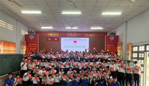Lễ Kết Nạp Đoàn Viên Mới Năm Học 2023 - 2024