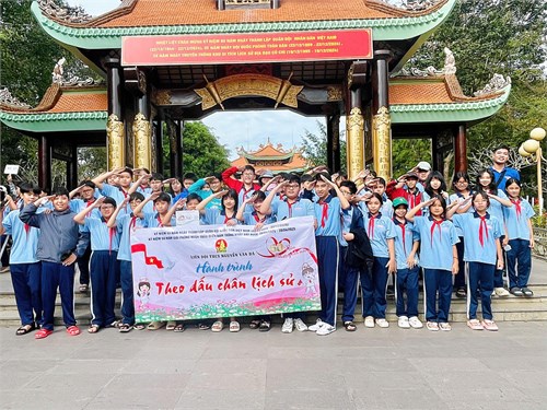 Hoạt động trải nghiệm ngoại khóa tham quan Địa đạo Củ Chi và Công viên nước Củ Chi
