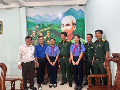 Thăm và tặng quà nhân ngày Quân đội nhân dân Việt Nam 22/12