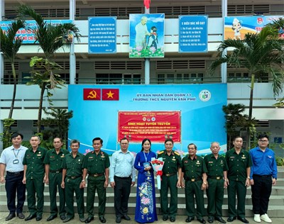 Sinh hoạt chuyên đề kỷ niệm 80 năm Ngày thành lập Quân đội nhân dân Việt Nam (22/12/1944 - 22/12/2024) và 35 năm Ngày hội quốc phòng toàn dân (22/12/1989 - 22/12/2024)