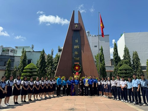 Kỷ niệm 49 năm Ngày giải phóng Miền Nam, thống nhất đất nước ( 30/4/1975 - 30/4/2024 ) và 138 năm ngày Quốc tế lao động (01/5/1886 - 01/5/2024 ).