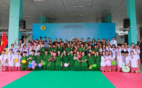 Chương trình Hoạt động trải nghiệm, hướng nghiệp của 3 lớp 8/4, 8/5, 8/6 với chủ đề “Hoà Bình”