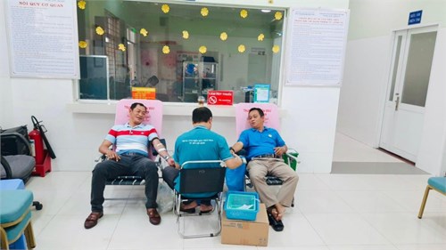 Hiến màu tình nguyện