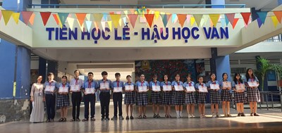 Trao giấy chứng nhận học sinh giỏi cấp TP Thủ Đức năm học 2023- 2024
