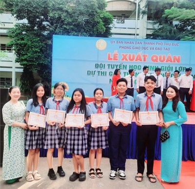 Tham dự Lễ xuất quân độ tuyển học sinh giỏi dự thi học sinh giỏi cấp Thành phố Hồ Chí Minh năm học 2023-2024