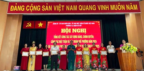 Chúc mừng các đồng chí trong Chi bộ trường THCS Phan Tây Hồ nhận khen thưởng trong Hội nghị tổng kết công tác xây dựng Đảng, chính quyền; Công tác mặt trận và các đoàn thể phường năm 2024.