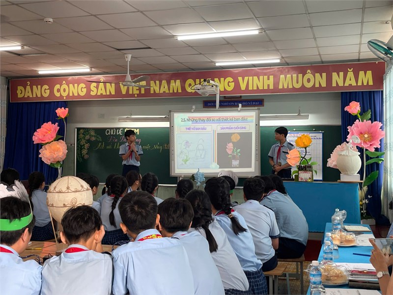 Thao giảng môn KHTN tháng 11 Chủ đề STEM: Đèn đa năng - Kết nối khoa học và cuộc sống