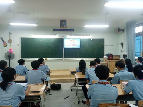 Liên đội THCS Quang Trung sinh hoạt tháng 2 với chủ đề  Anh Tô Vĩnh Diện - Anh hùng lấy thân mình cứu pháo .