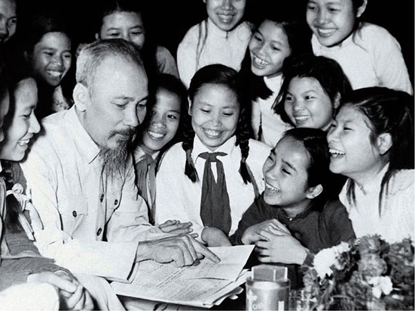 Phim tài liệu: Tên Người đẹp mãi
