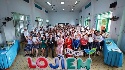 Chương trình “cùng em vững bước” năm học 2024 - 2025