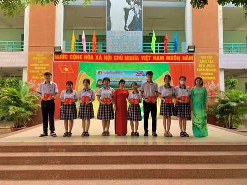 Đại hội cháu ngoan bác hồ và sinh hoạt chủ điểm tháng 05  thiếu nhi thành phố bác theo bước chân những người anh hùng  - năm học 2023-2024
