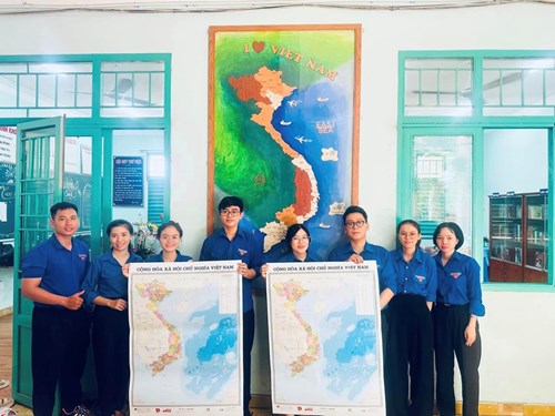 Tự hào một dải non sông ”mỗi tấm bản đồ - một trái tim việt nam”