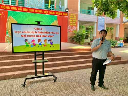 Sinh hoạt chủ điểm tháng 3 với chủ đề: “phan đình giót - người anh hùng lấy thân mình lấp lỗ châu mai”.
