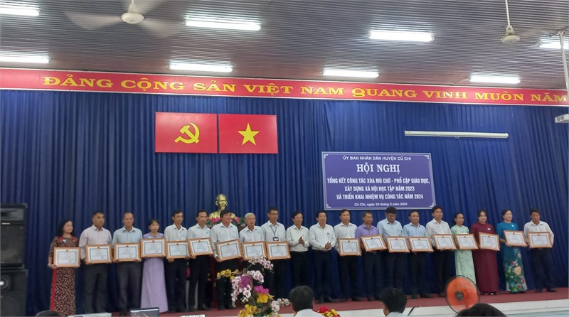 Hội nghị tổng kết công tác XMC-PCGD và xây dựng xã hội học tập năm 2023