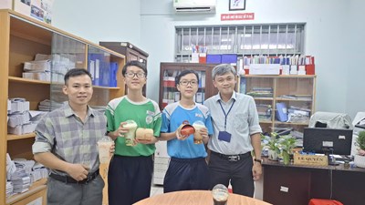 Chúc mừng 2 em: Nguyễn Phúc An Lớp 9/1 và Hoàng Tấn Đạt Lớp 9/4 Đạt giải ba cấp thành phố Hội Thi Khoa Học Kỹ Thuật năm học 2024-2025.